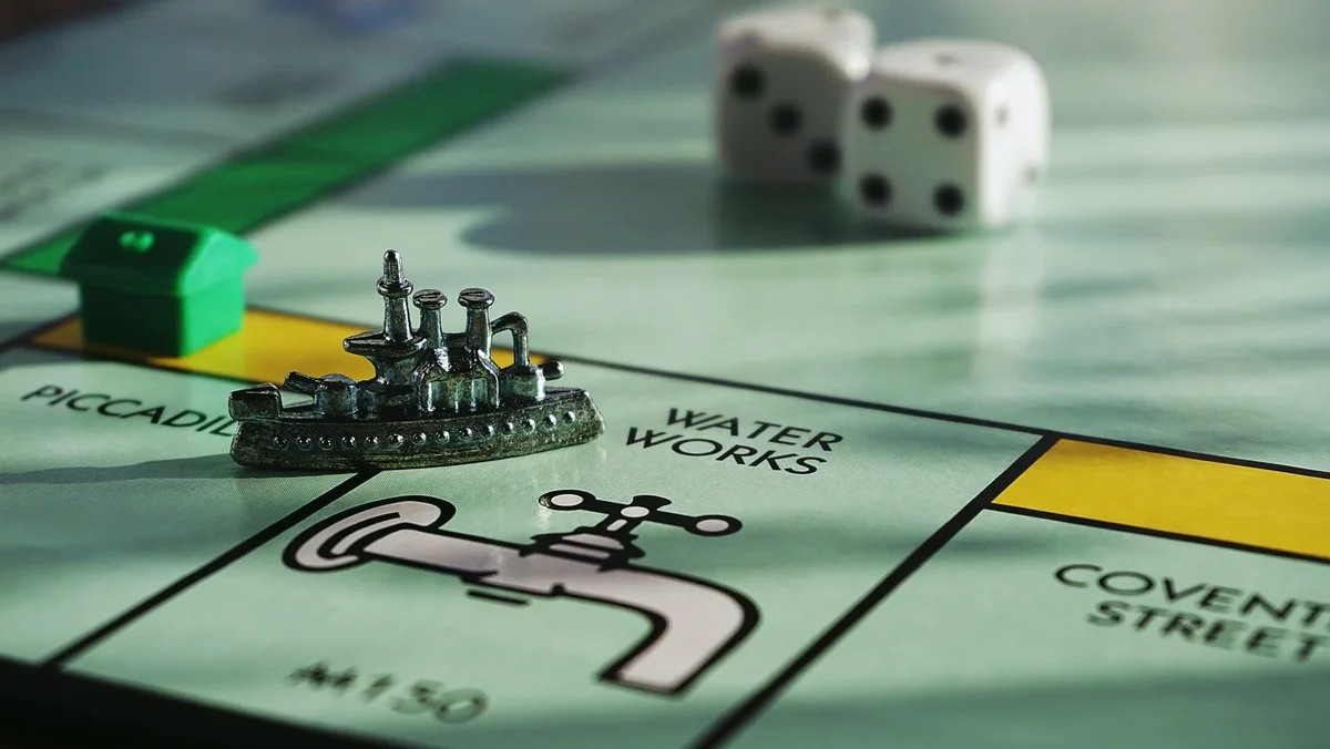 Règles d'investissement affichées sur un tableau avec graphiques et chiffres financiers